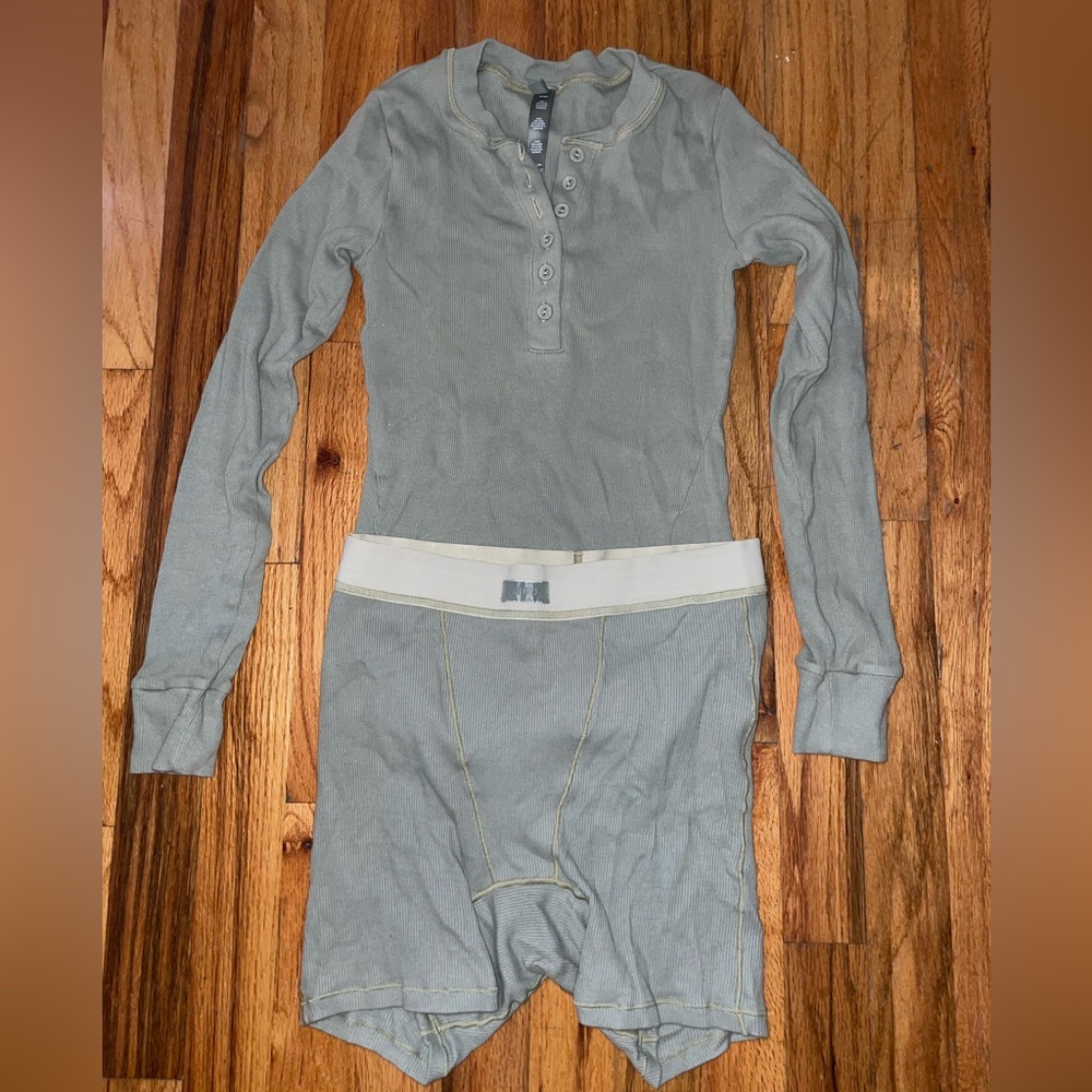 Skims cotton ribbed set